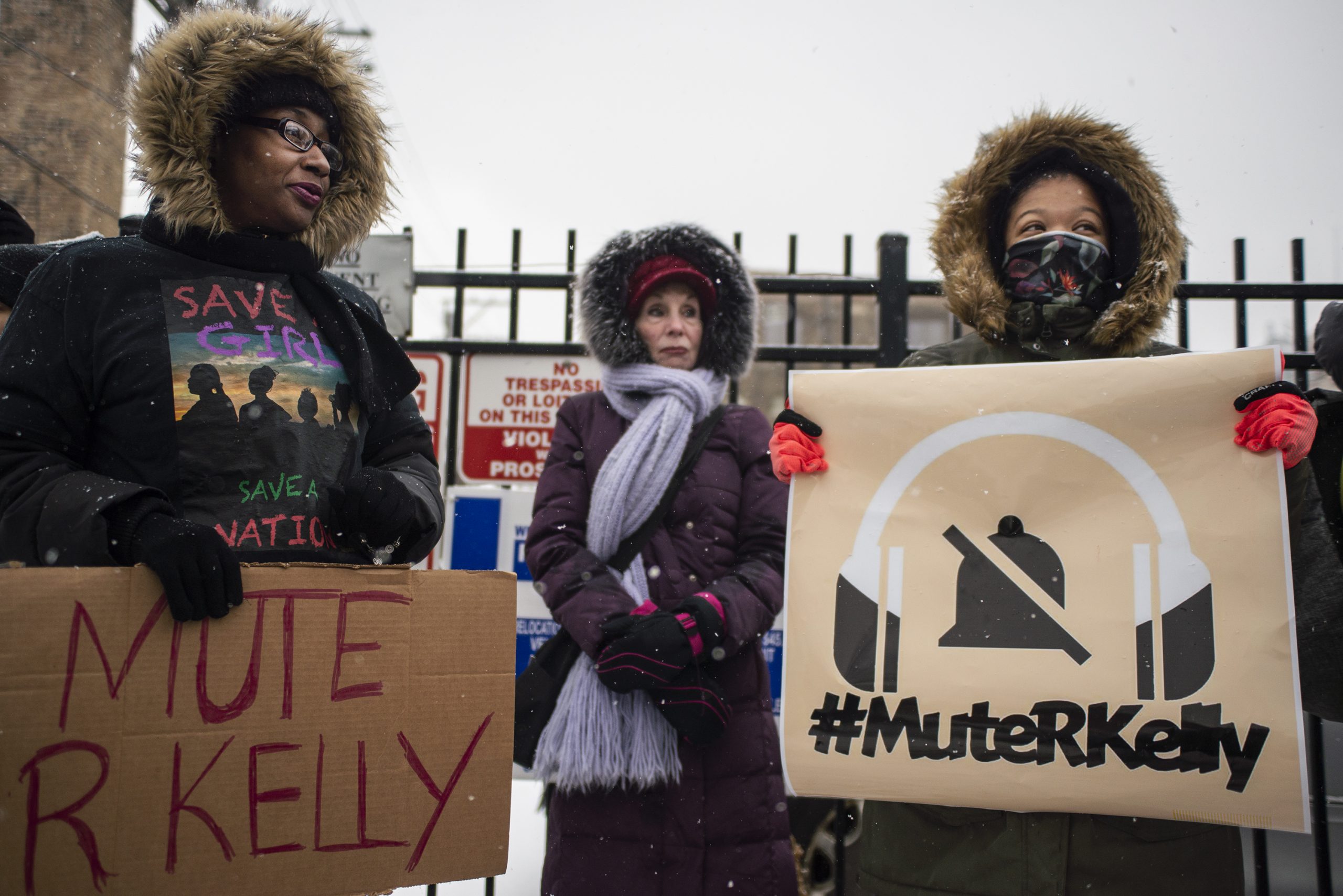 Protest For R. Kelly Oak Park group protests R. Kelly studio - Wednesday Journal