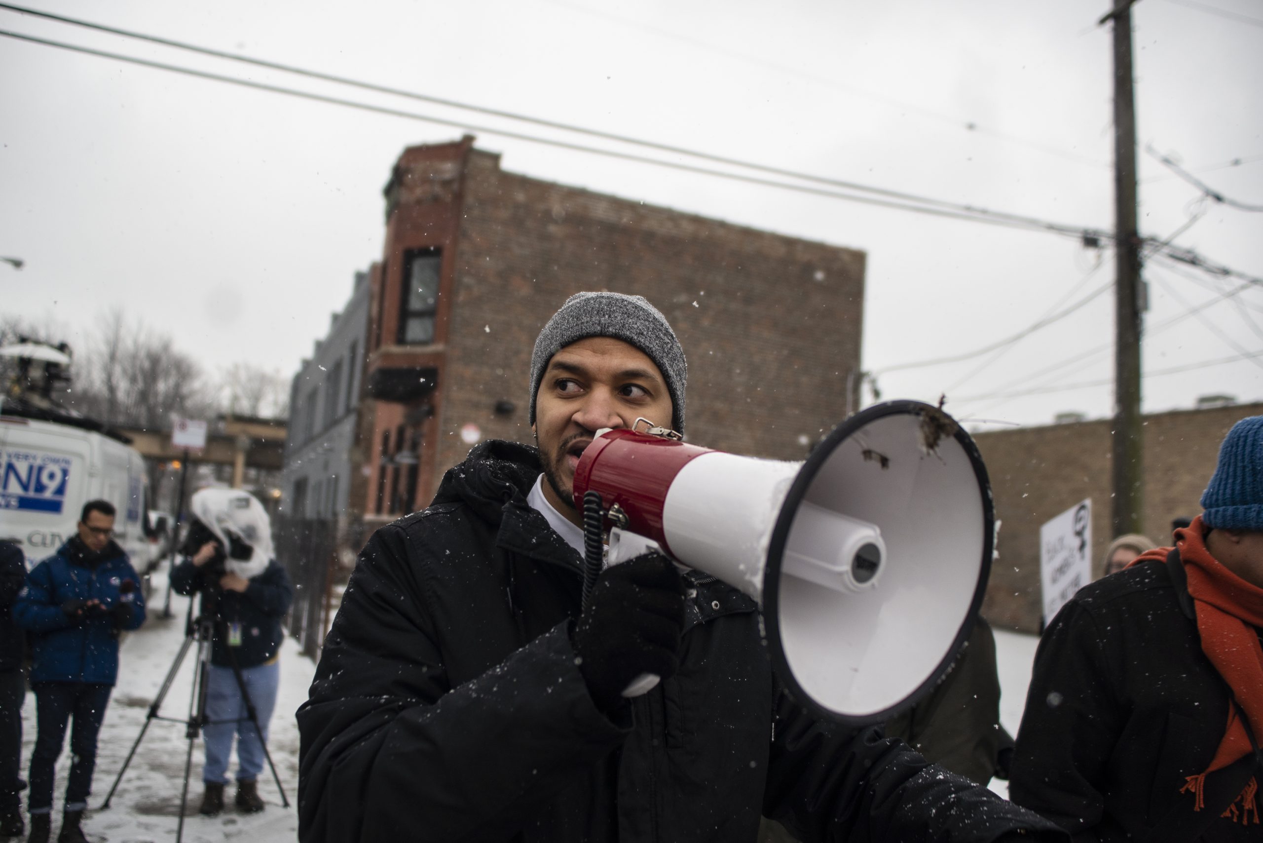 Protest For R. Kelly Oak Park group protests R. Kelly studio - Wednesday Journal