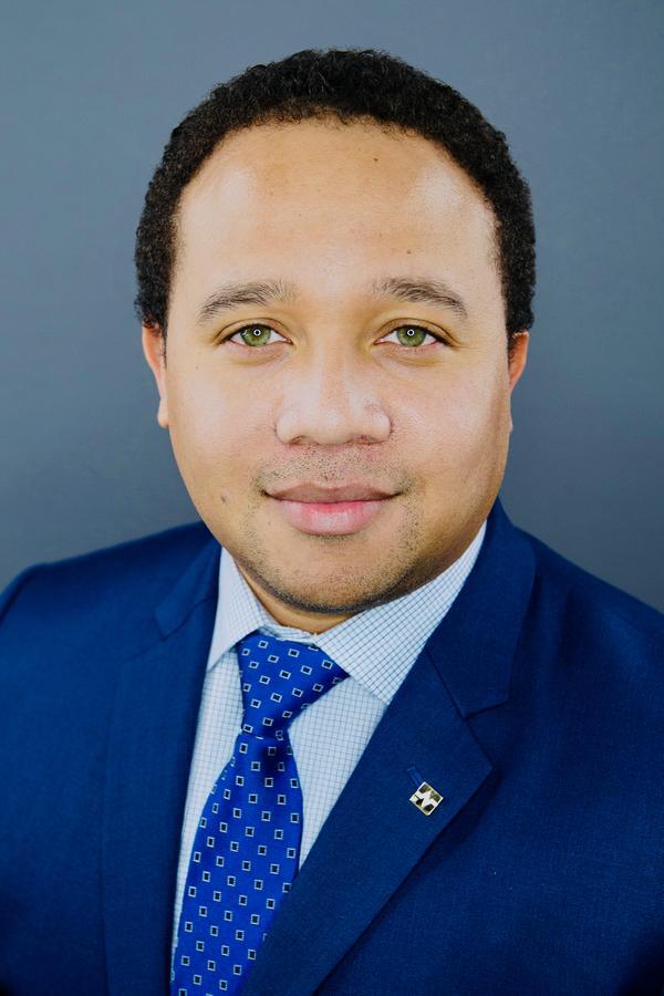 Financial Advisor Keon Long Receives Edward Jones Spirit of Caring ...