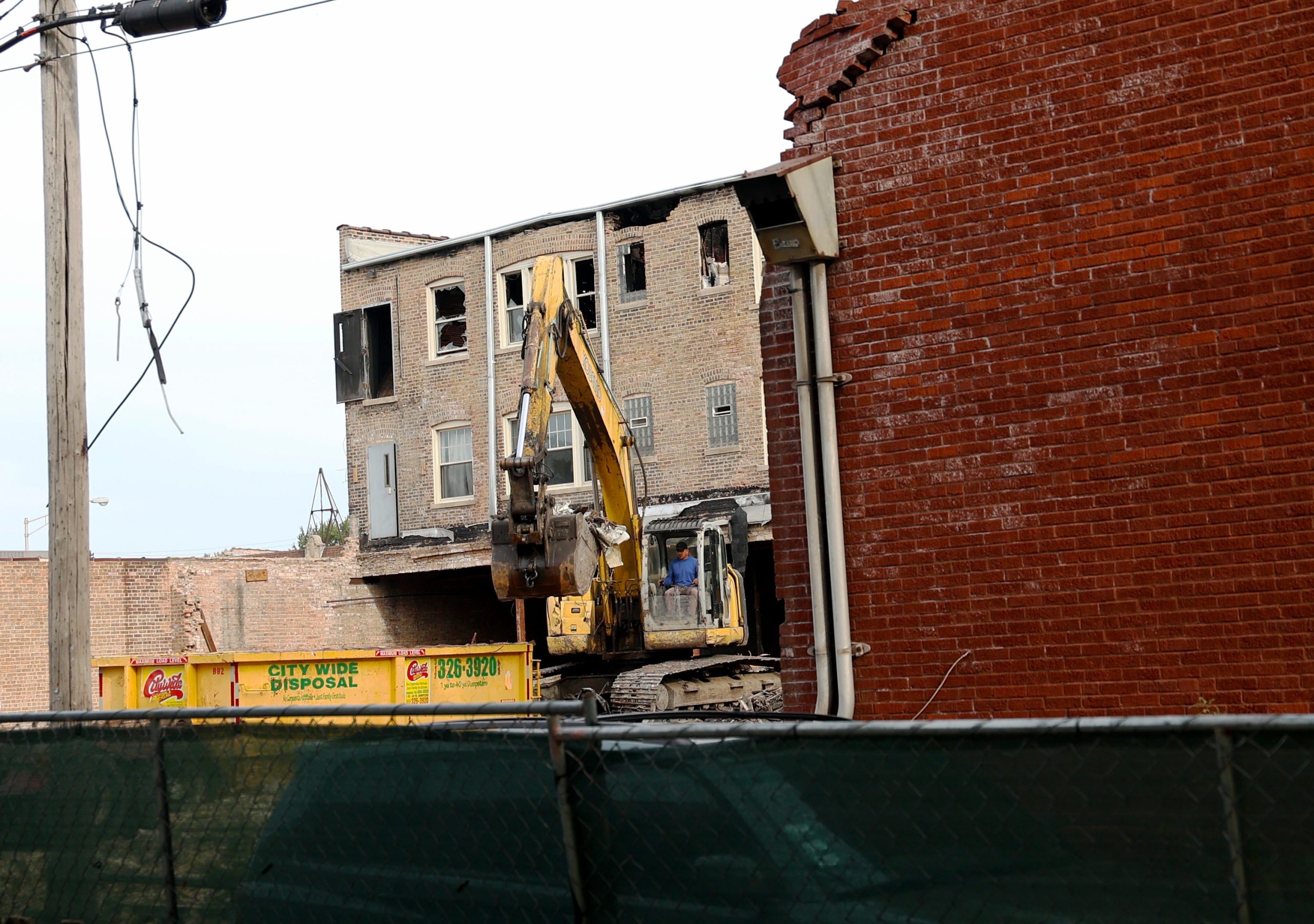 Demolition begins on burned out North Avenue apartment