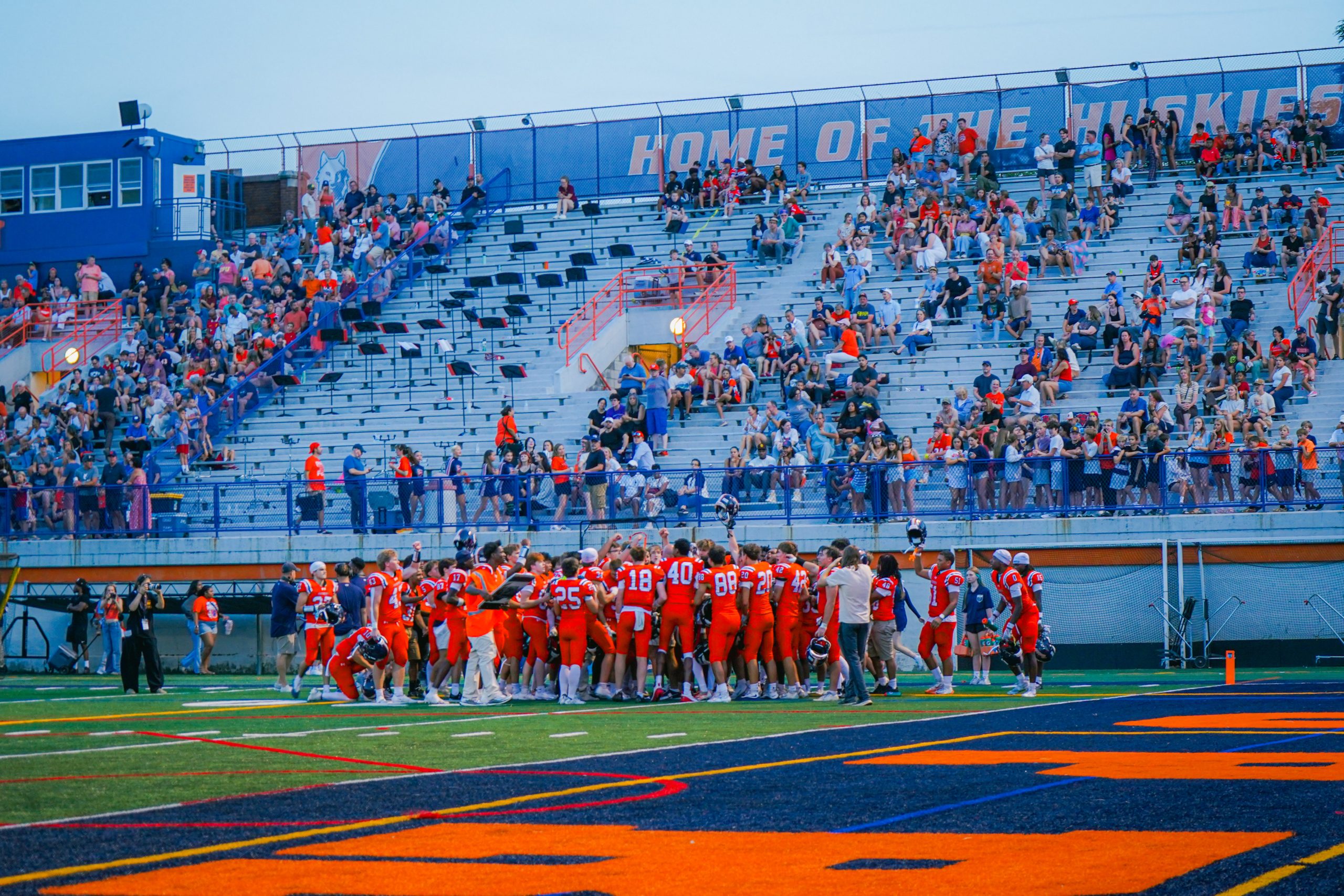Oak Park turns out for OPRF-Fenwick football rivalry